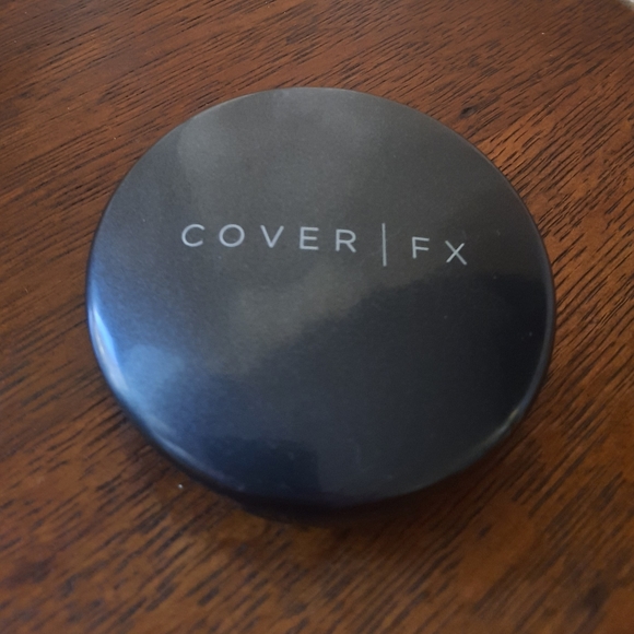 Cover FX Pressed Mineral Foundation in P10 - Picture 3 of 5